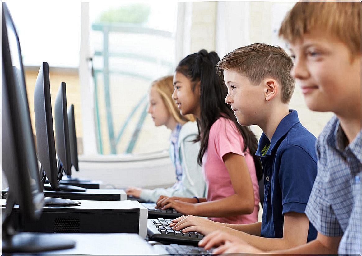 Children learn with digital literacy